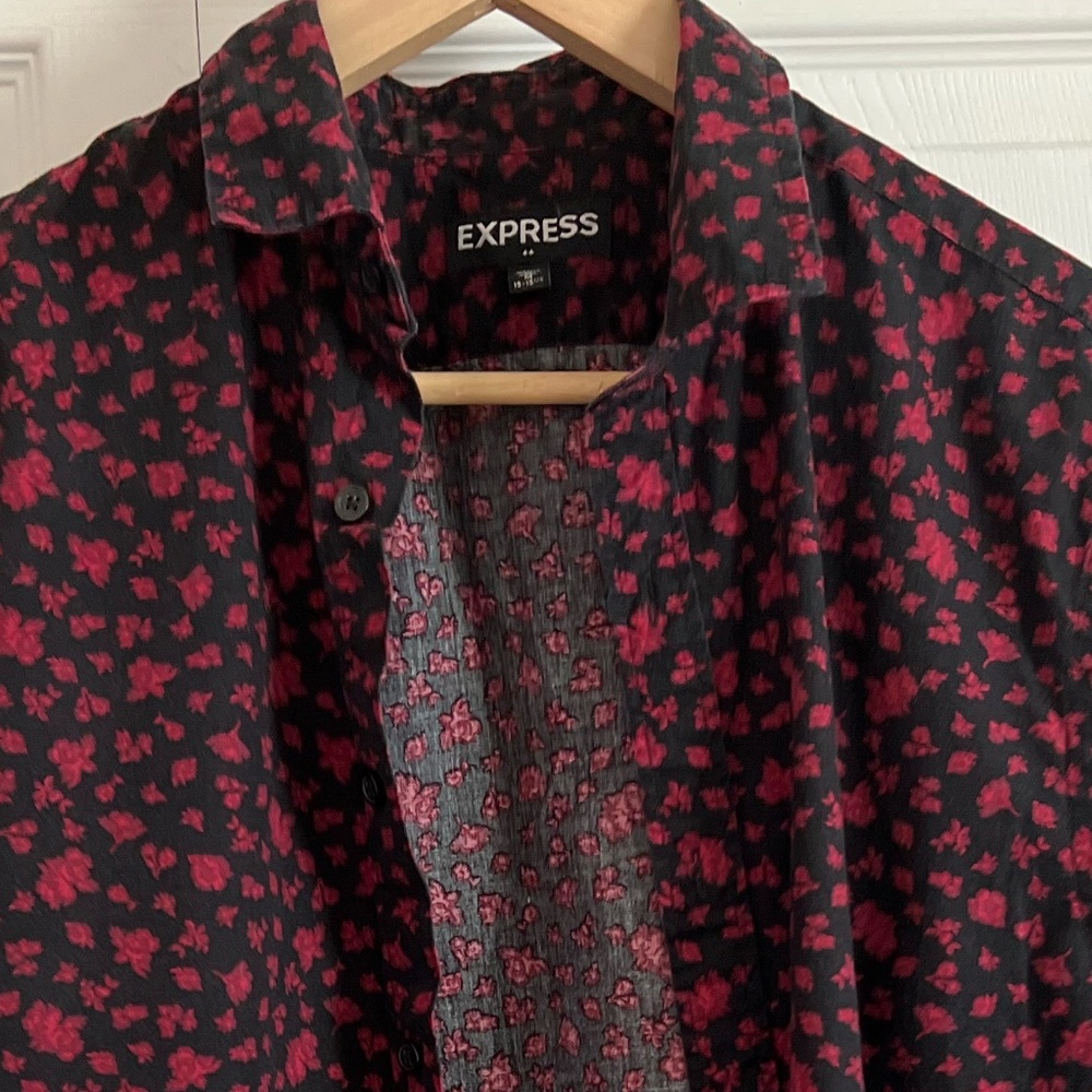 EXPRESS Red/Black Short Sleeve Button Down Size MEDIUM